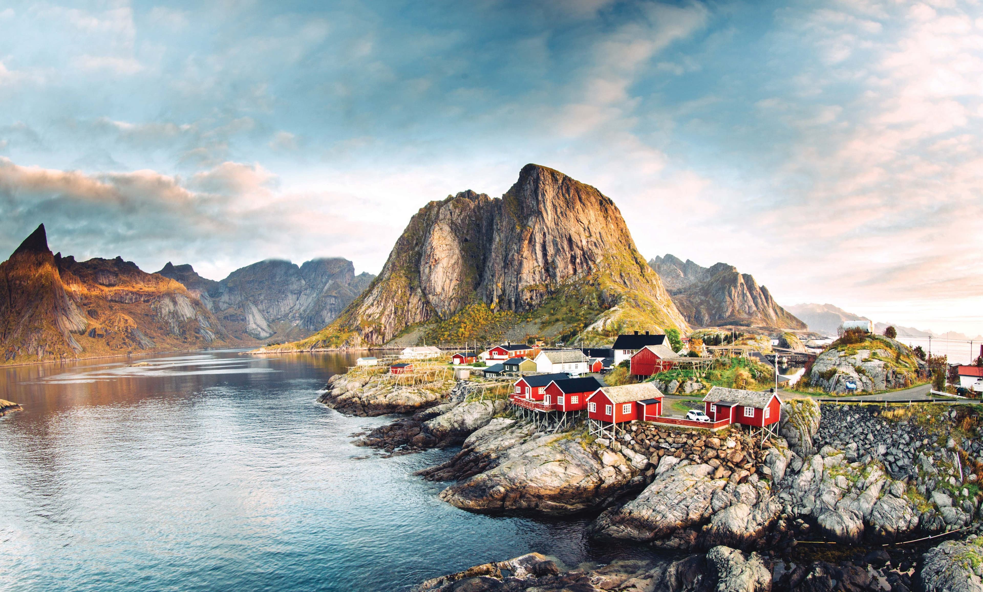 Hero Image Large RGB-LEX-Norway Lofoten Islands AR422 shutterstock 749117671.jpg