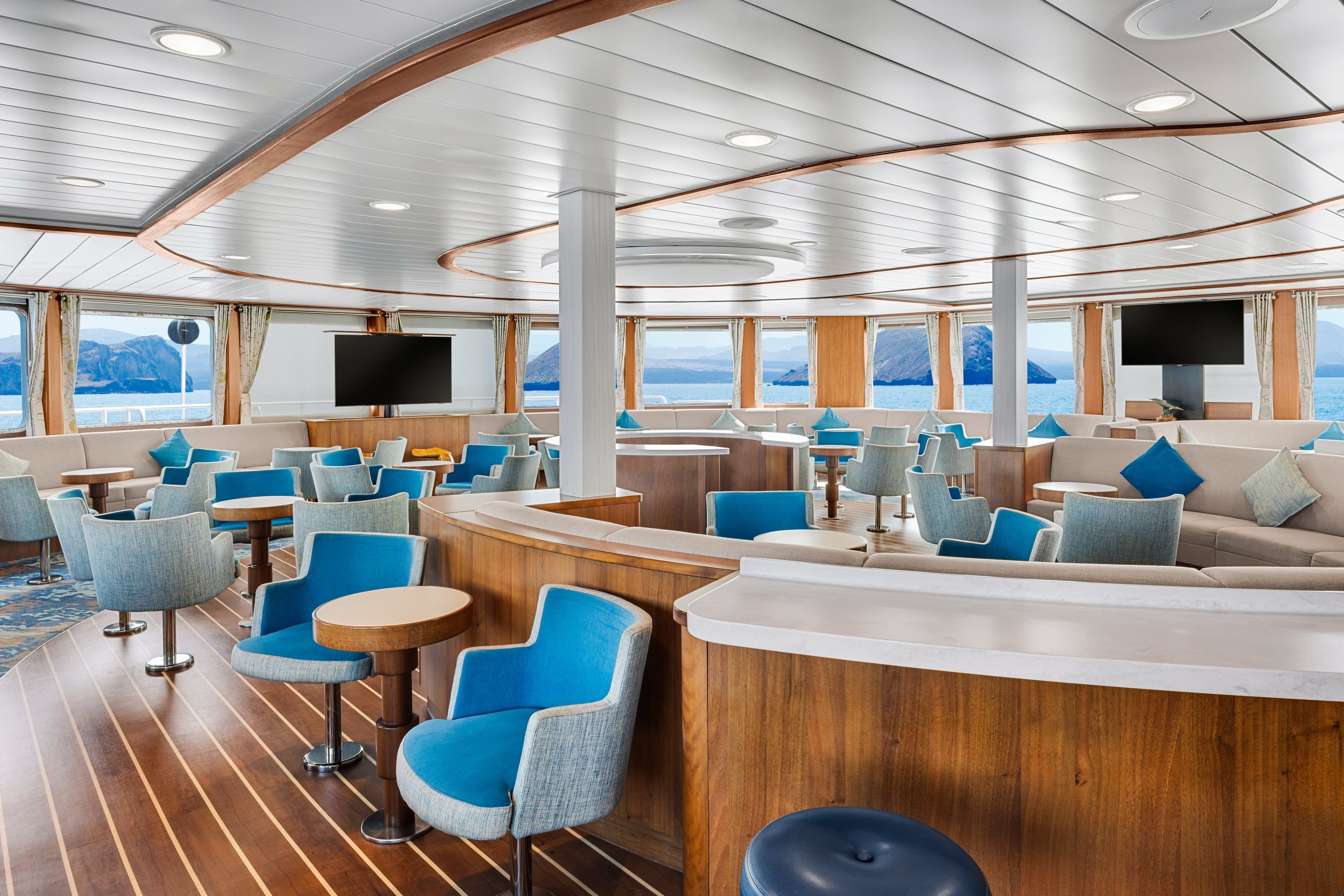 Large RGB-LEX-Ship NG Endeavour II Interior DS-EC24-0522.jpg