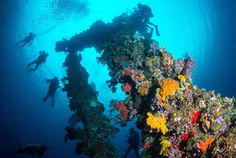 Shipwreck divers in the Chuuk Lagoon in Micronesia