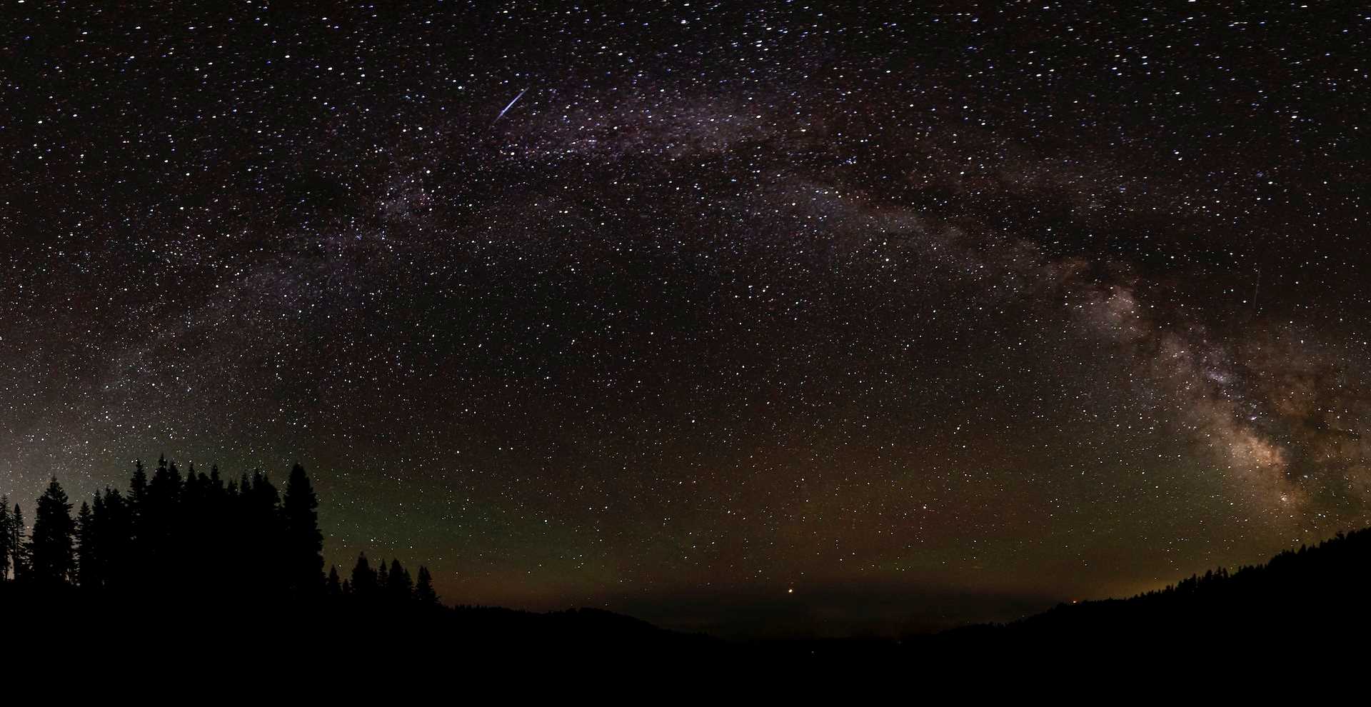 Milky Way panorama with Perseid meteors