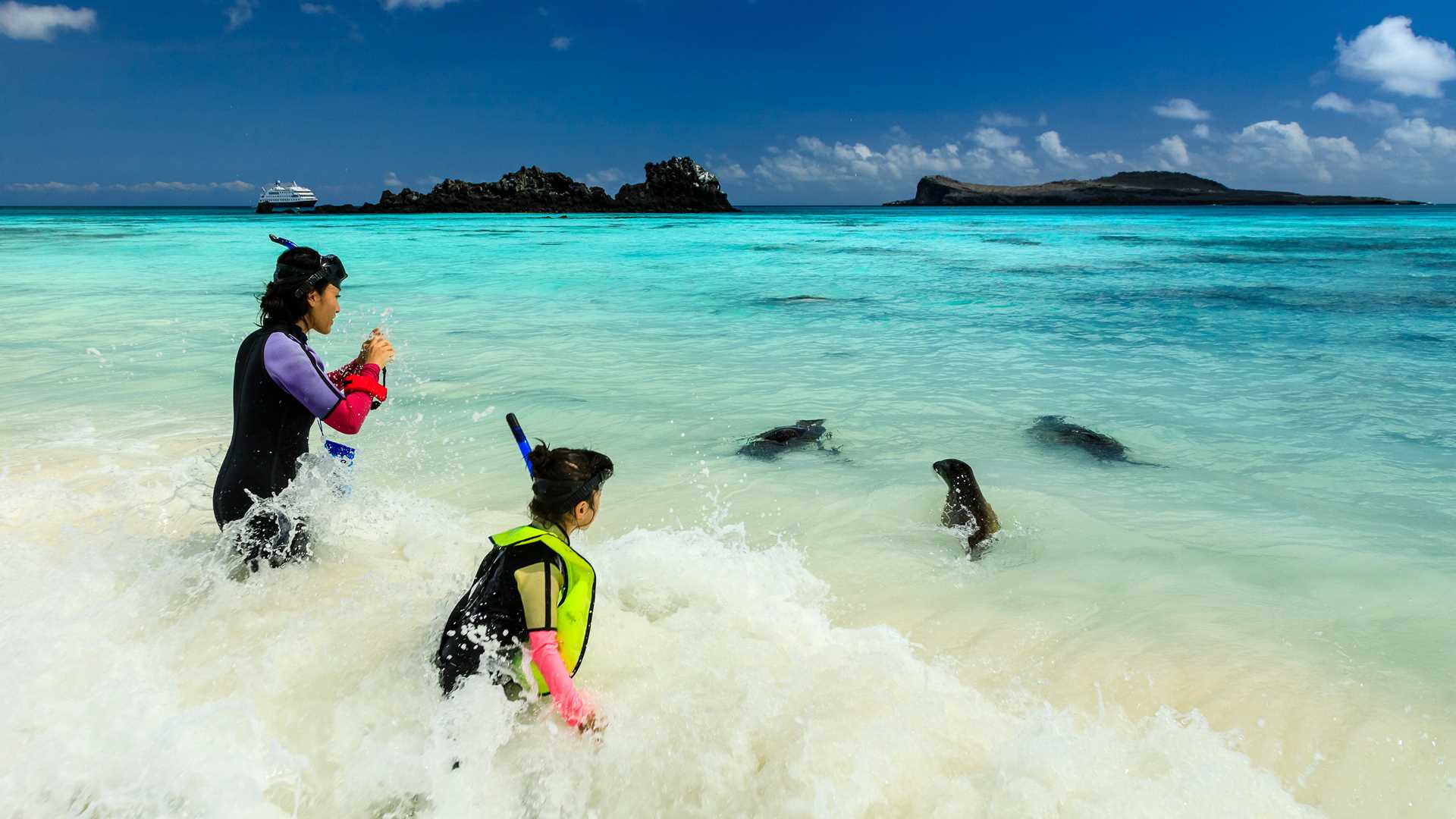 This image has an empty alt attribute; its file name is large-rgb-lex-ecuador-galapagos-islands-gal16-20409-1.jpg