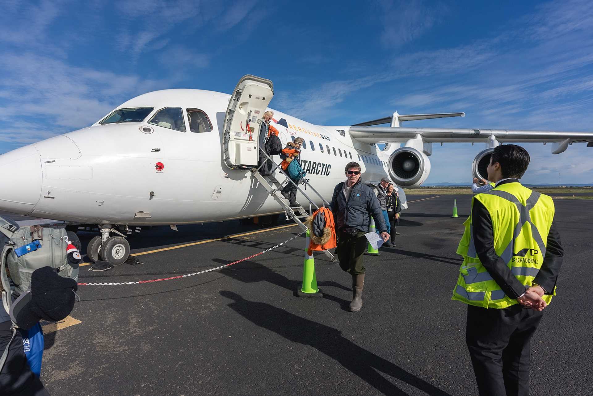 05_Large RGB-LEX-DAP Airline Exterior JVF24-73.jpg